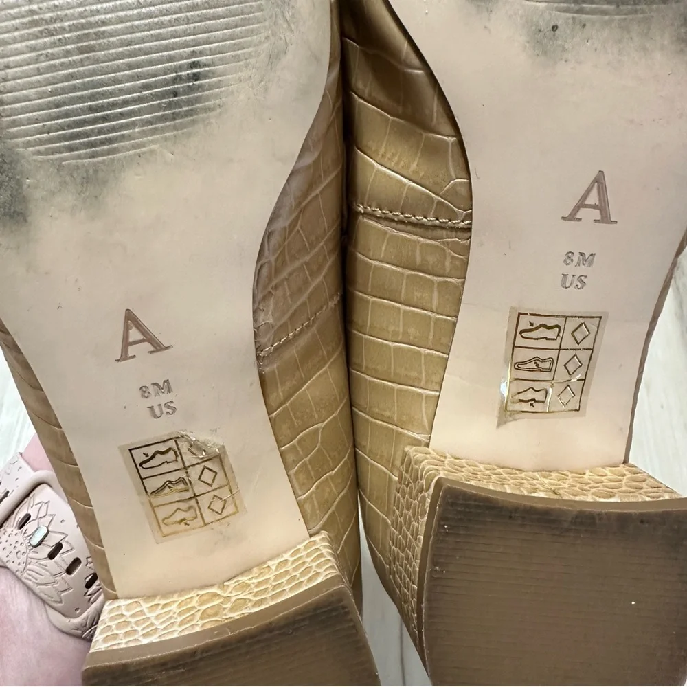 Anthropologie Hadley Block-Heeled Embossed Leather Loafers in Honey Size 8‎